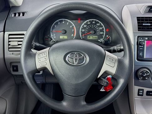Used 2013 Toyota Corolla LE image 33