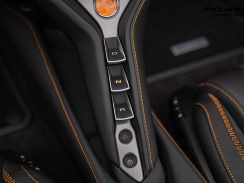 Used 2025 McLaren 750S Spider RWD image 33