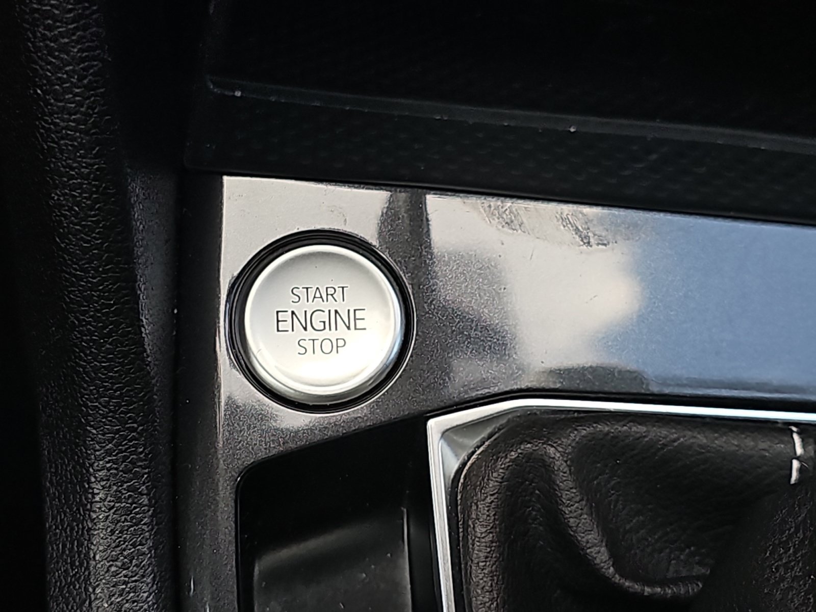 Used 2023 Volkswagen Tiguan SE R-Line FWD image 19