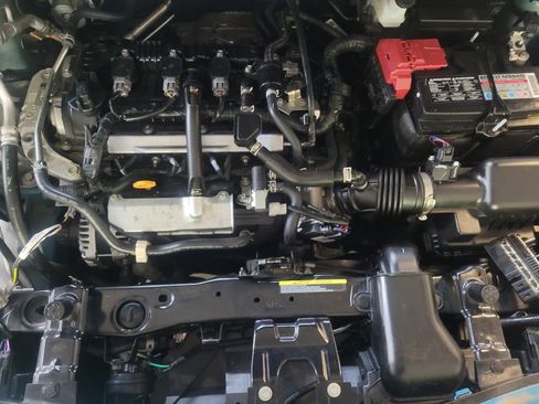 Used 2025 Nissan Versa SR FWD image 30