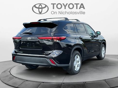 Used 2020 Toyota Highlander LE AWD/4WD image 5