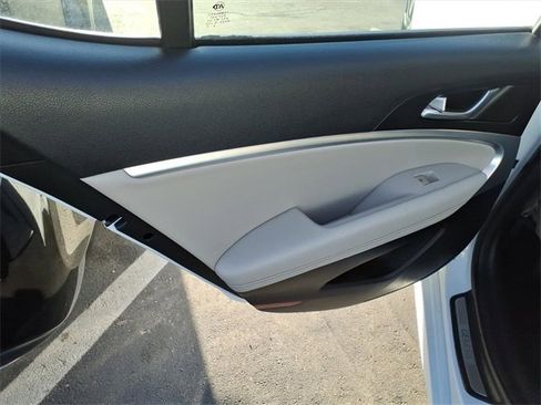 Used 2023 Genesis G70 2.0T image 10