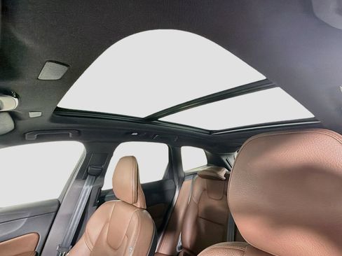 Certified 2024 Volvo XC60 B5 Plus AWD/4WD image 24