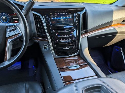 Used 2020 Cadillac Escalade ESV Luxury AWD/4WD image 20
