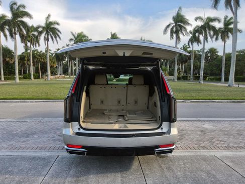 Used 2021 Cadillac Escalade ESV Premium Luxury w/ Performance Package RWD image 17