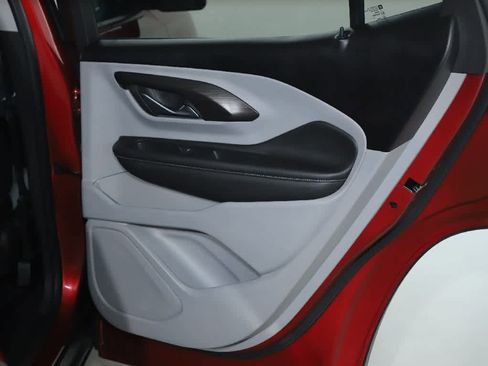 Used 2023 GMC Terrain SLT image 32