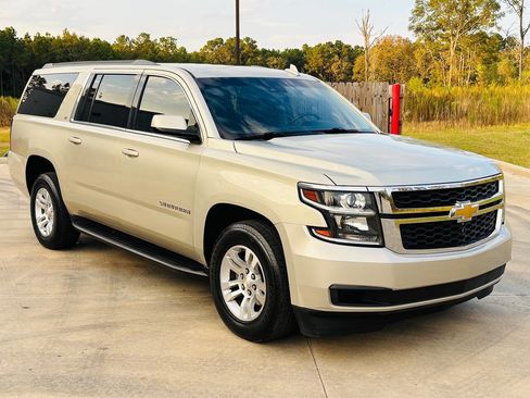 Used 2016 Chevrolet Suburban LT image 1