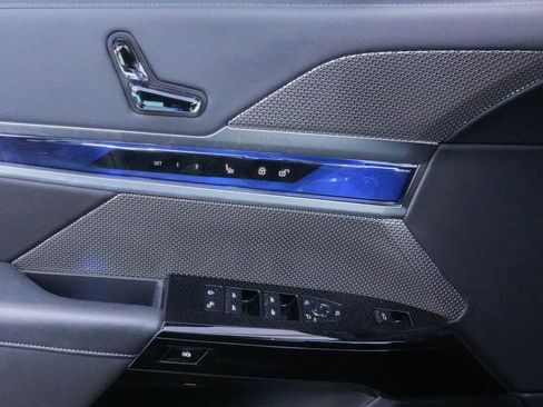 Used 2024 BMW i7 M70 w/ Premium Package AWD/4WD image 16