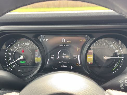 Used 2025 Jeep Wrangler Unlimited Sahara AWD/4WD image 31