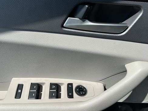 Used 2019 Hyundai Sonata SE FWD image 12