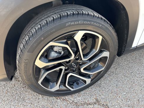 Certified 2024 Chevrolet Trax RS w/ Sunroof Package image 32