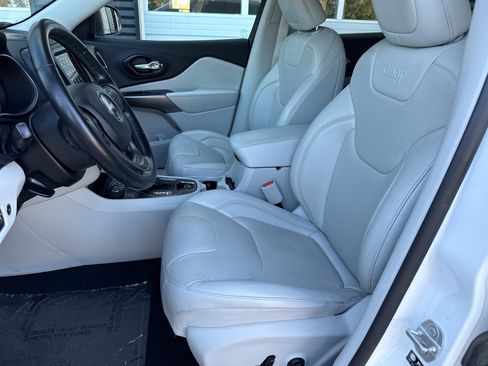 Used 2021 Jeep Cherokee Latitude Lux w/ Comfort/Convenience Group AWD/4WD image 13