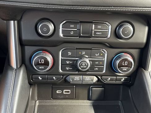 Used 2023 Chevrolet Suburban LT RWD image 28