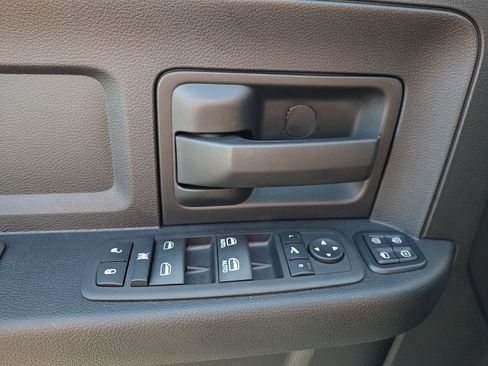 Used 2024 RAM 2500 Tradesman w/ Chrome Appearance Group image 12