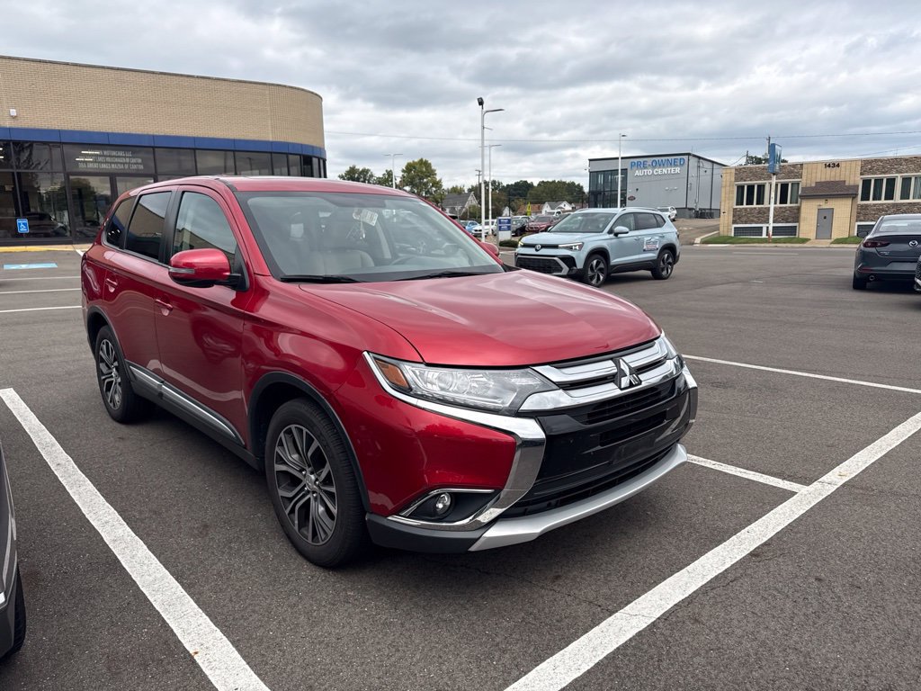 Used 2018 Mitsubishi Outlander SE AWD/4WD image 3