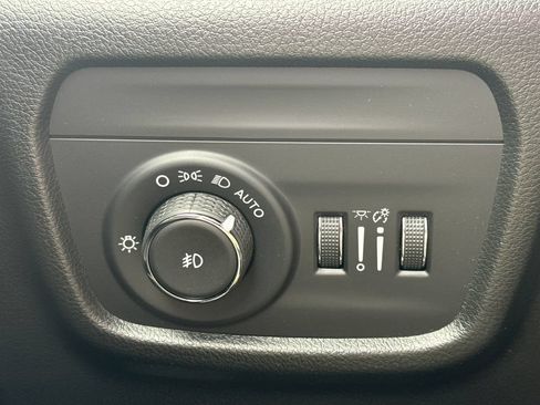 Used 2023 Jeep Grand Cherokee Overland AWD/4WD image 32