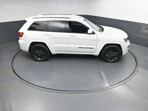 Used 2021 Jeep Grand Cherokee Laredo X image 36