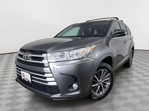 Used 2019 Toyota Highlander XLE AWD/4WD image 1
