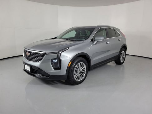 Certified 2025 Cadillac XT4 Premium Luxury image 2