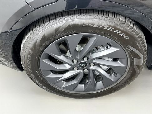 Used 2024 Land Rover Discovery Dynamic SE image 36