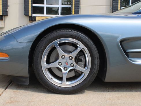 Used 2004 Chevrolet Corvette Convertible w/ Preferred Equipment Group RWD image 39