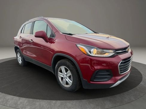 Used 2019 Chevrolet Trax LT w/ Driver Confidence Package AWD/4WD image 3