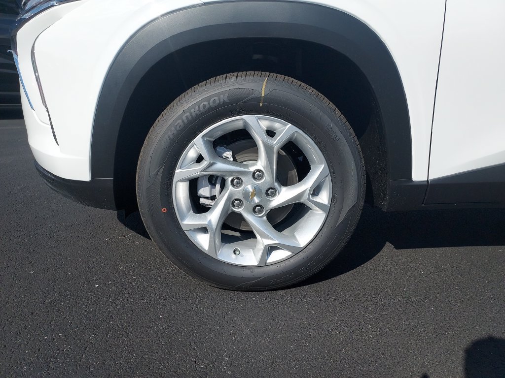 New 2026 Chevrolet Trax LS w/ LS Convenience Package FWD image 10