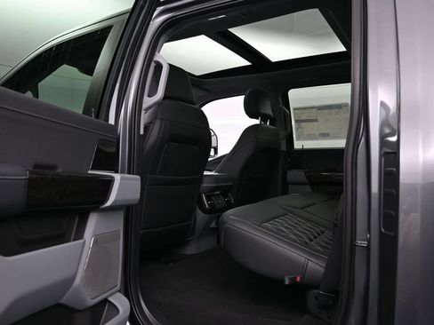 New 2026 Ford F250 XLT w/ XLT Premium Package AWD/4WD image 22