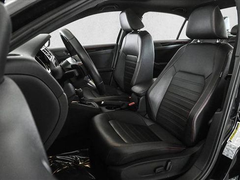 Used 2017 Volkswagen Jetta GLI image 17