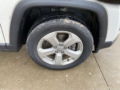 Certified 2019 Jeep Compass Latitude w/ Cold Weather Group image 15