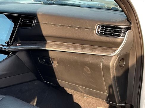 Used 2024 Jeep Wagoneer L Series II w/ Flexible Seating Group image 17