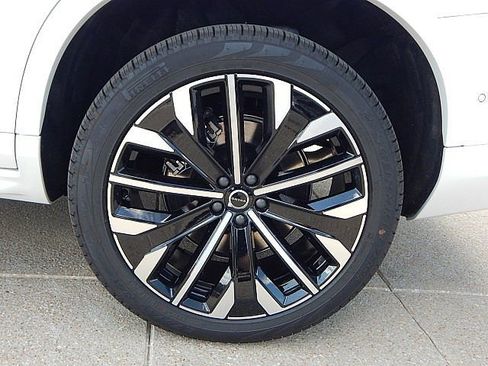 Used 2025 Volvo XC90 T8 Plus w/ Protection Package Premier image 12