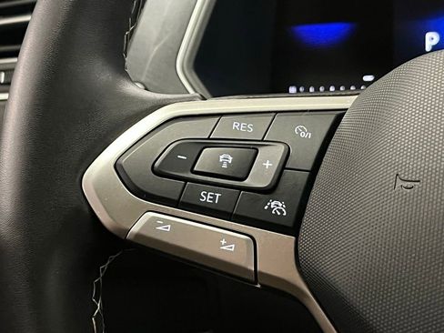 Used 2024 Volkswagen Tiguan SE w/ Panoramic Sunroof Package image 25