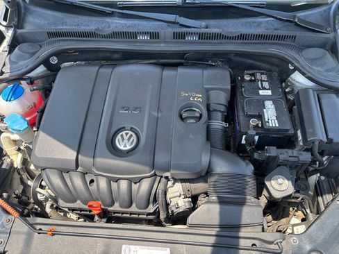 Used 2011 Volkswagen Jetta SEL FWD image 25