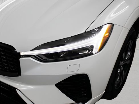 Certified 2025 Volvo XC60 B5 Core w/ Protection Package Premier image 5