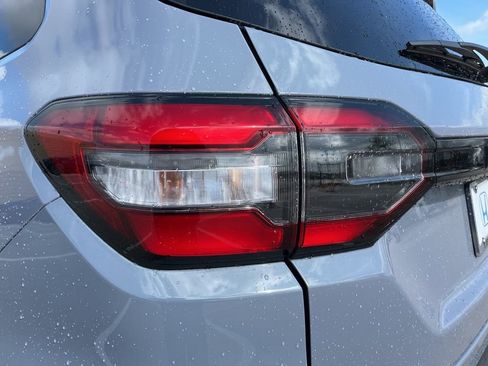 Used 2025 Honda Pilot Sport image 7