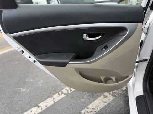 Used 2013 Hyundai Elantra GT w/ Style Pkg image 14