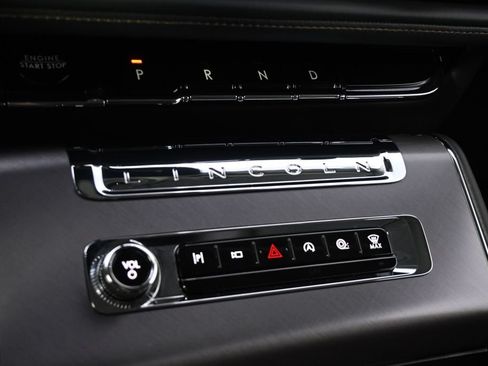 Certified 2025 Lincoln Aviator AWD image 32