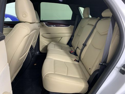 Used 2017 Cadillac XT5 Luxury FWD image 32