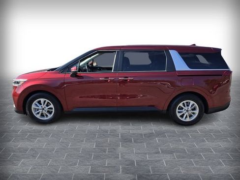 Used 2024 Kia Carnival LX FWD image 4