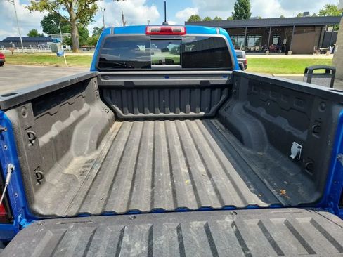 Used 2024 GMC Canyon AT4 w/ Technology Package AWD/4WD image 9