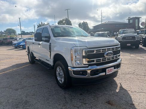 Used 2025 Ford F250 XLT w/ FX4 Off-Road Package AWD/4WD image 3