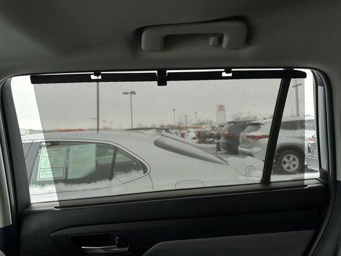 Used 2023 Toyota Highlander XLE image 26