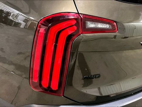 Used 2022 Kia Telluride SX w/ SX Prestige Package AWD/4WD image 8