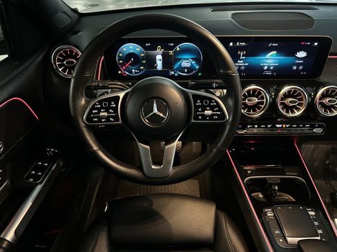 Used 2021 Mercedes-Benz GLB 250 image 13