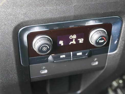 Used 2022 Chevrolet Suburban Z71 image 22