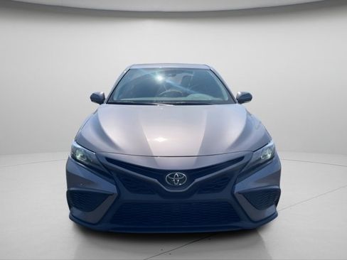 Used 2023 Toyota Camry SE image 3