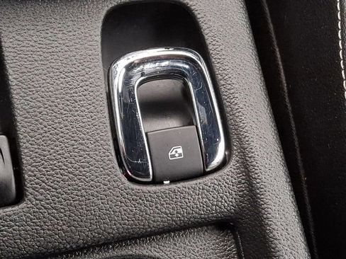 Used 2017 Buick Cascada Premium image 30