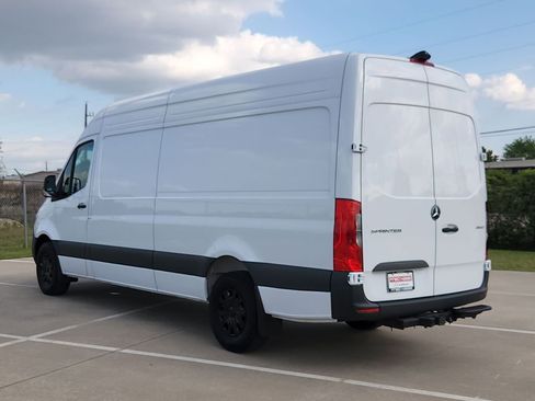 Used 2025 Mercedes-Benz Sprinter 2500 image 7