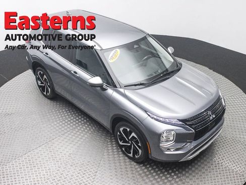 Used 2024 Mitsubishi Outlander SE FWD image 3